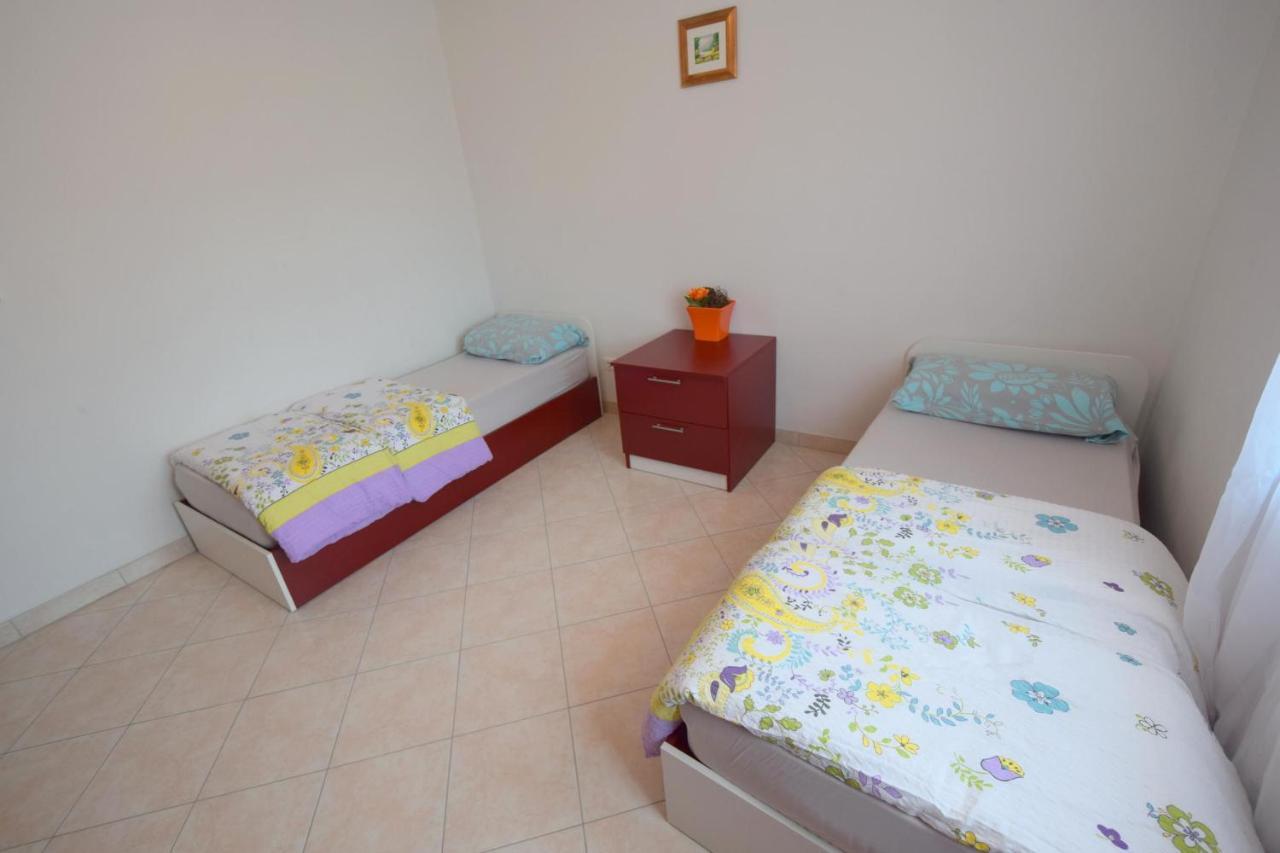 Apartments Gabrijel Malinska Buitenkant foto